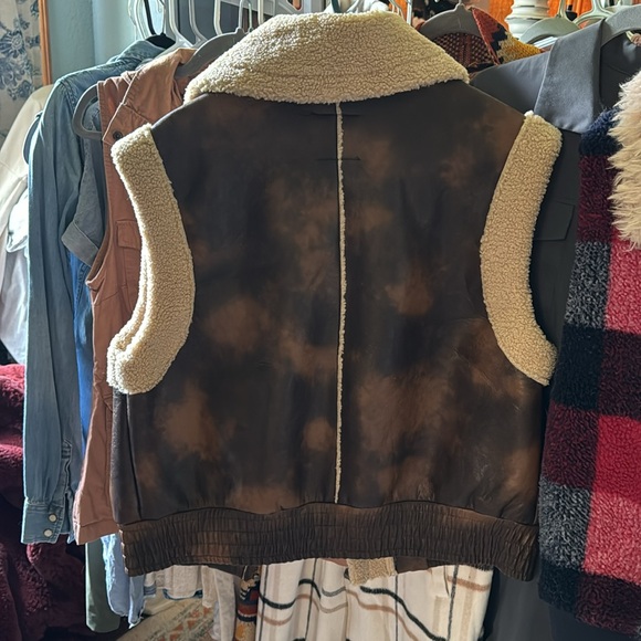 NWT! Leather and Faux Fur Zipper Vest Western - Picture 5 of 6
